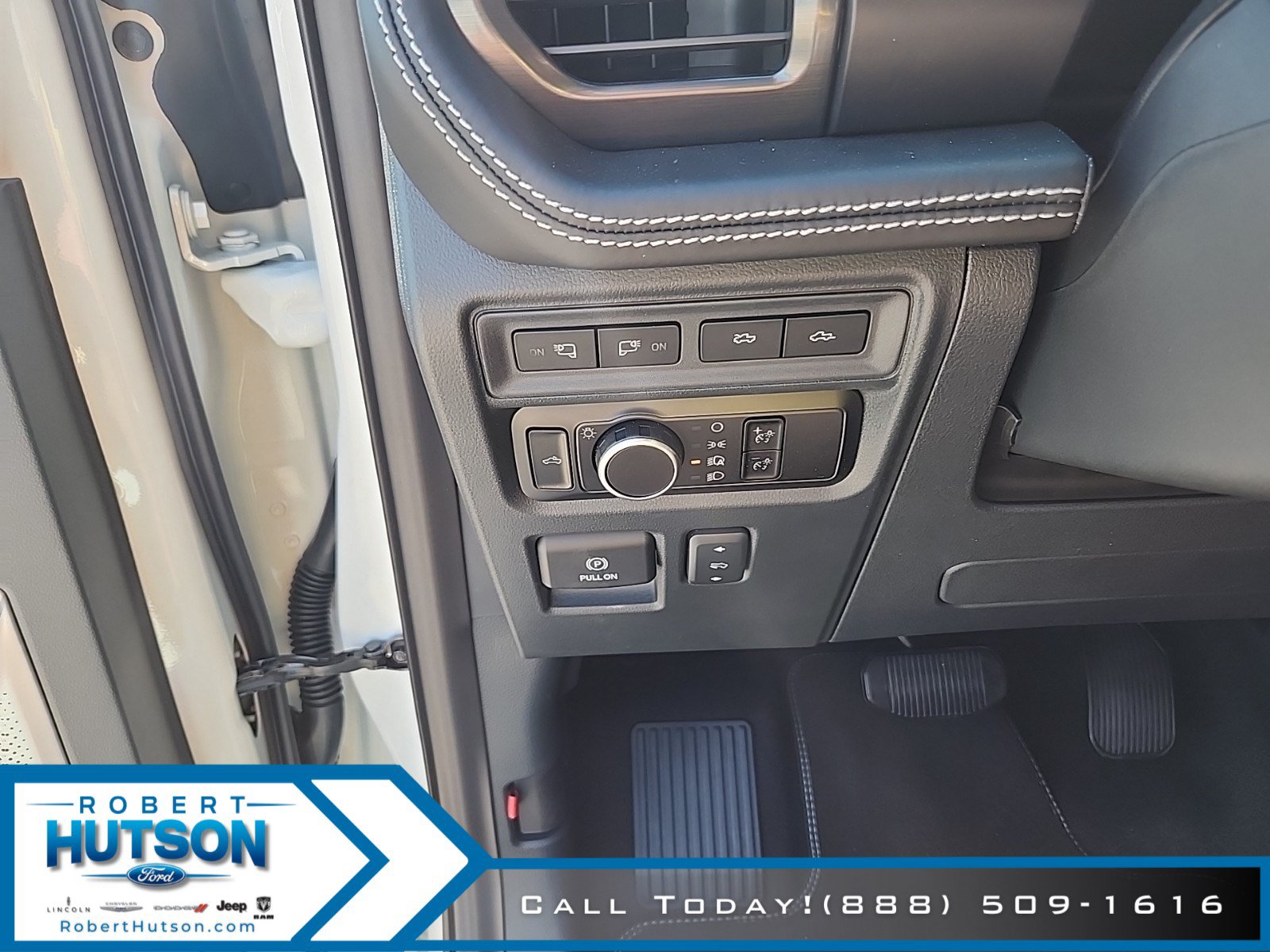 New 2023 Ford F150 Lightning Platinum AWD/4WD image 25