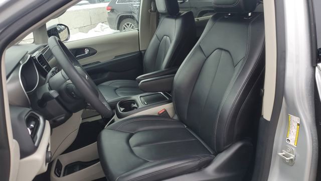 Certified 2024 Chrysler Pacifica Touring-L image 22