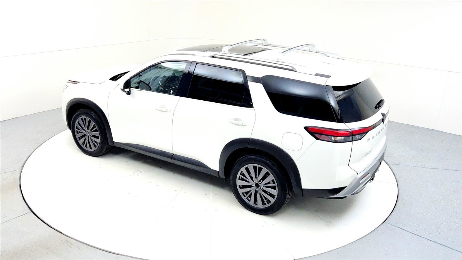 Used 2023 Nissan Pathfinder SL w/ SL Premium Package image 16