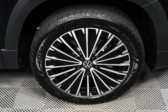 New 2026 Volkswagen Taos SE image 36