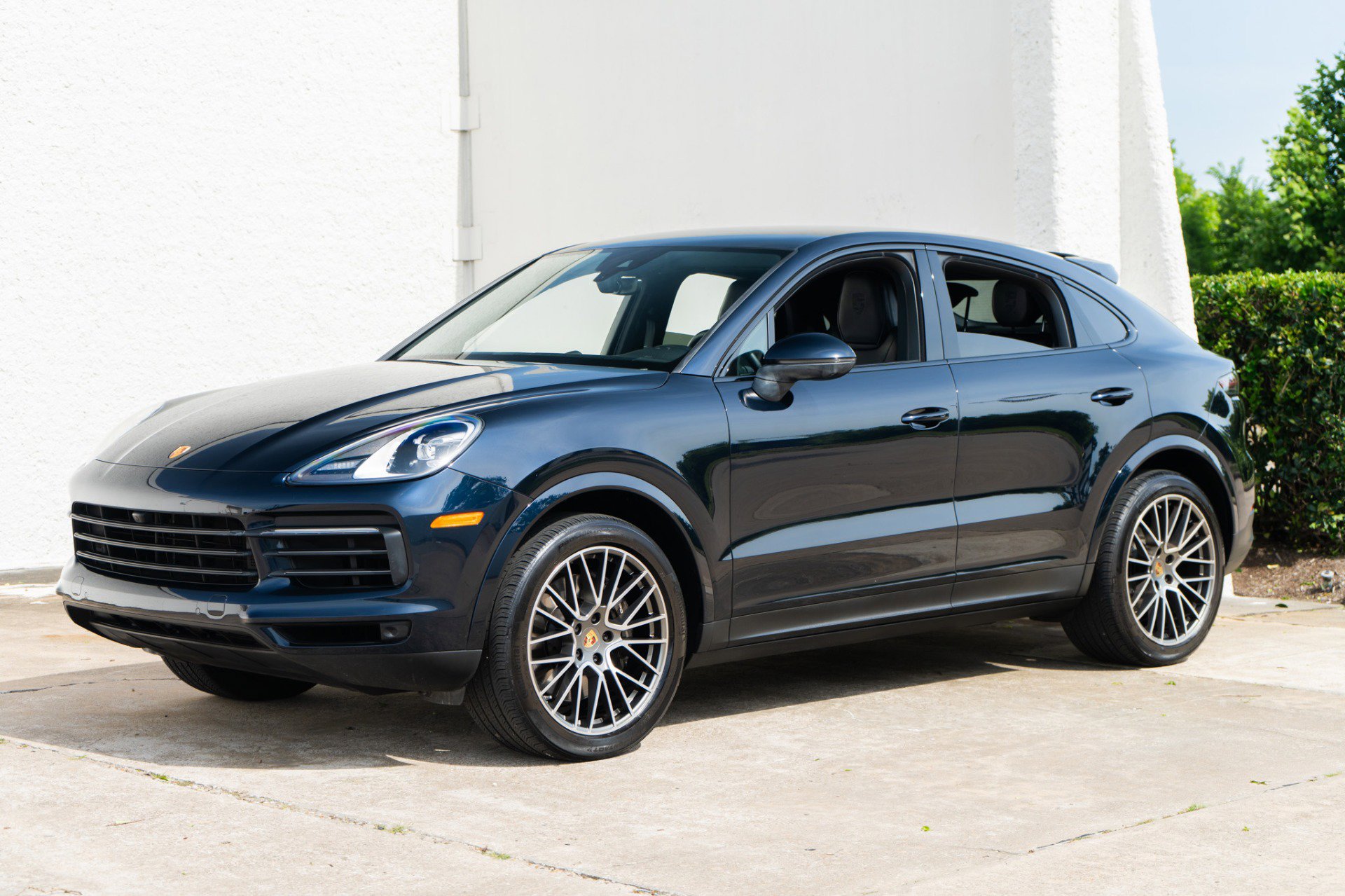 Used 2023 Porsche Cayenne Platinum Edition AWD/4WD image 2