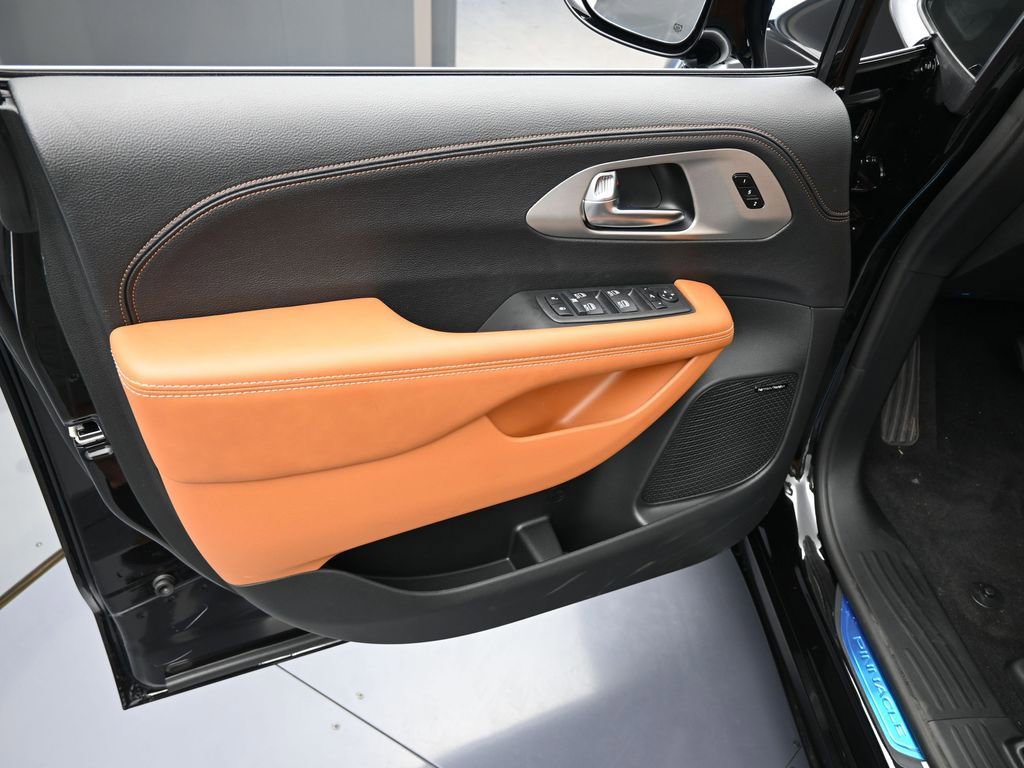 New 2026 Chrysler Pacifica Pinnacle image 17