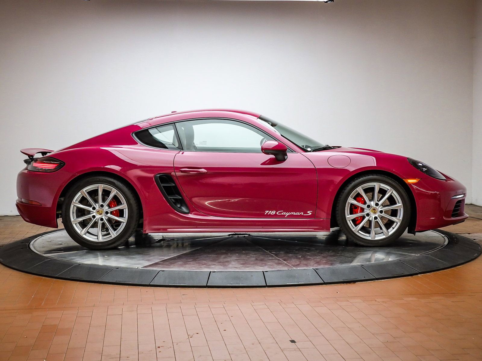 Used 2025 Porsche 718 Cayman S image 11
