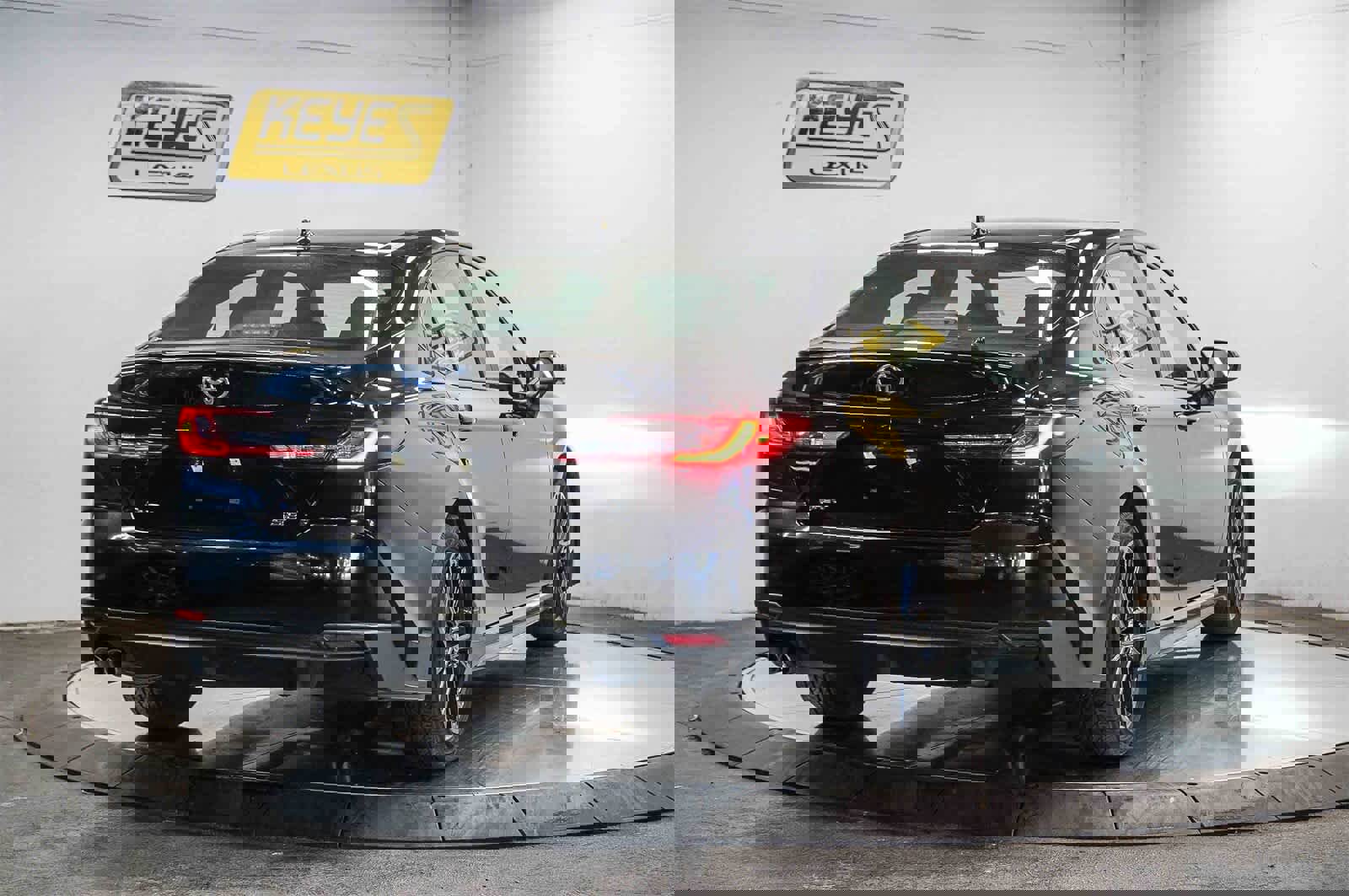 Used 2025 Toyota Camry SE image 4