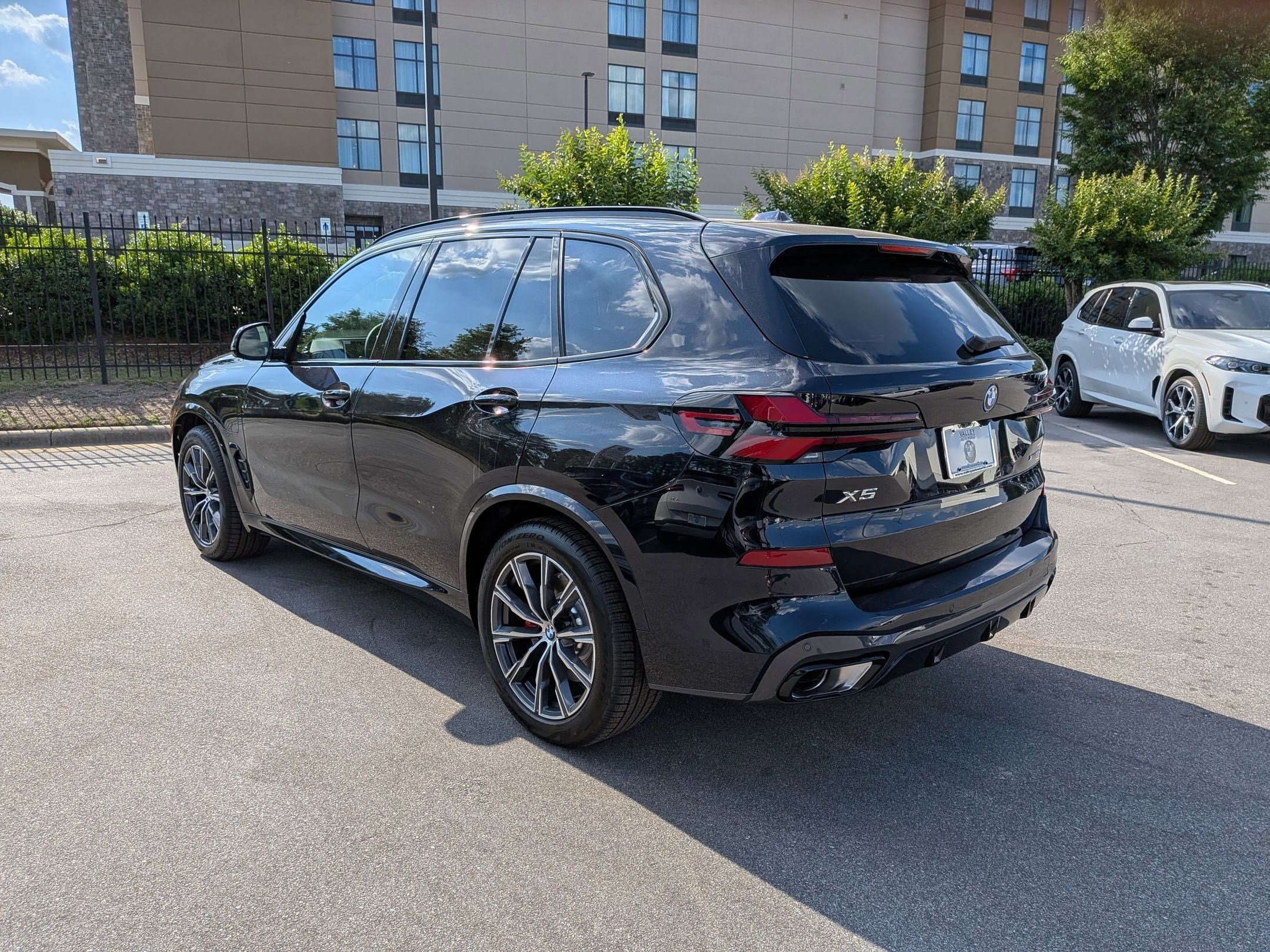 New 2026 BMW X5 xDrive50e w/ M Sport Package AWD/4WD image 5
