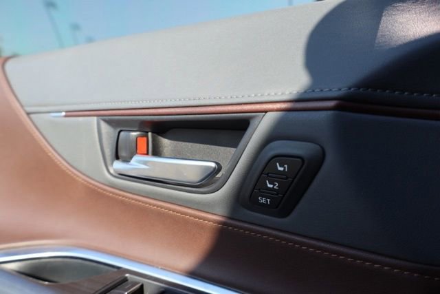 Used 2022 Toyota Venza XLE AWD/4WD image 22