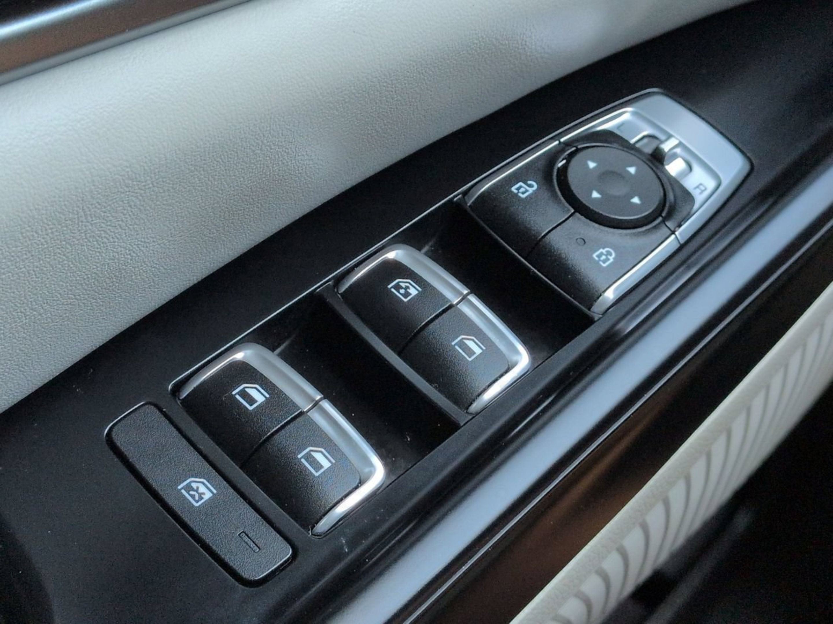 Certified 2023 Kia Carnival LX FWD image 24