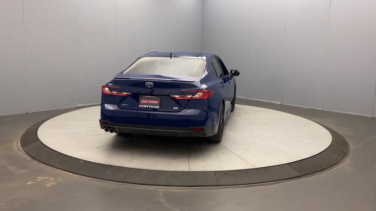 Used 2026 Toyota Camry SE FWD image 4