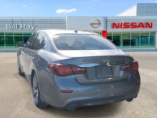 Used 2019 INFINITI Q70 Luxe w/ Sport Package RWD image 3