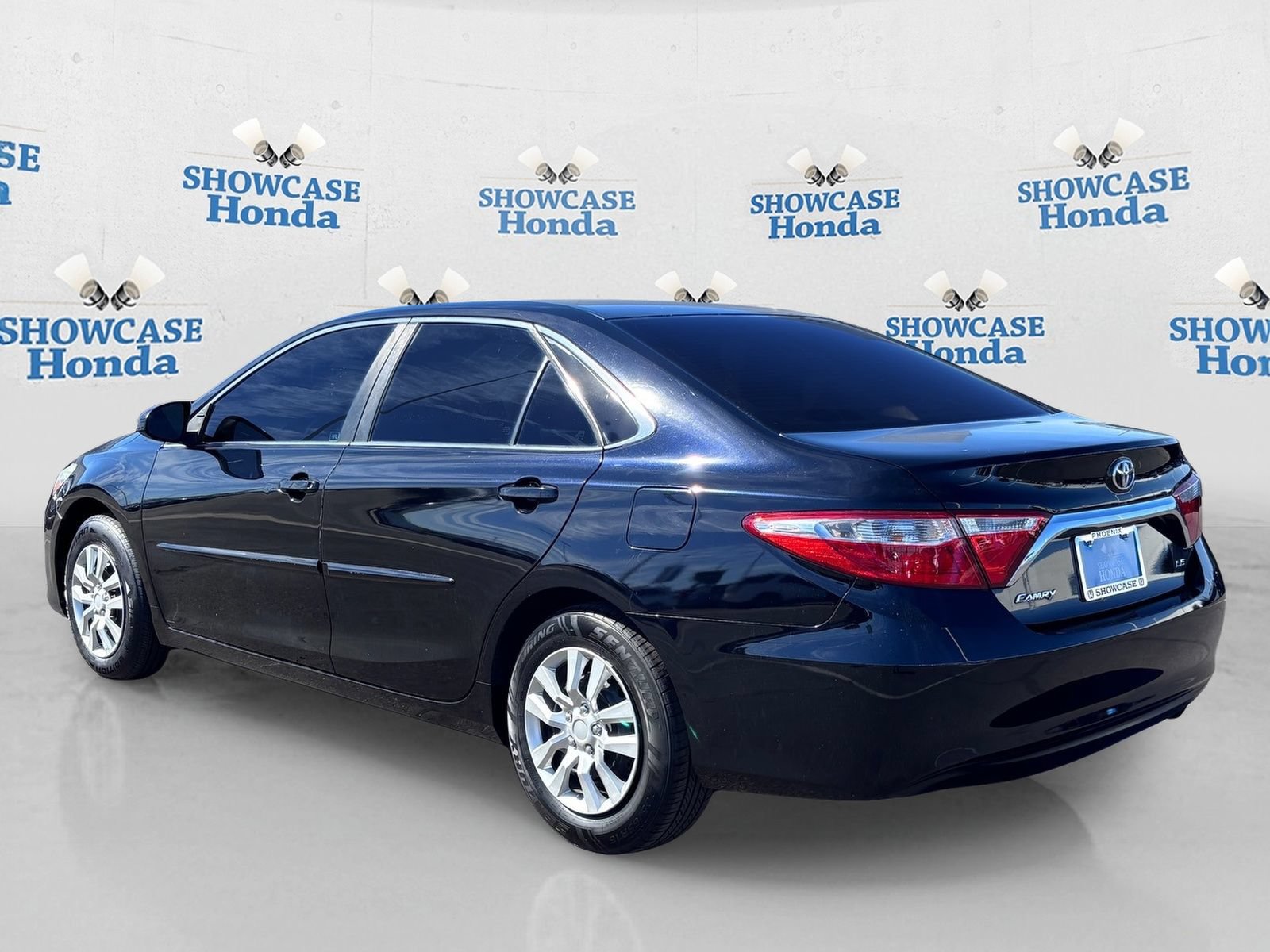 Used 2017 Toyota Camry LE FWD image 5