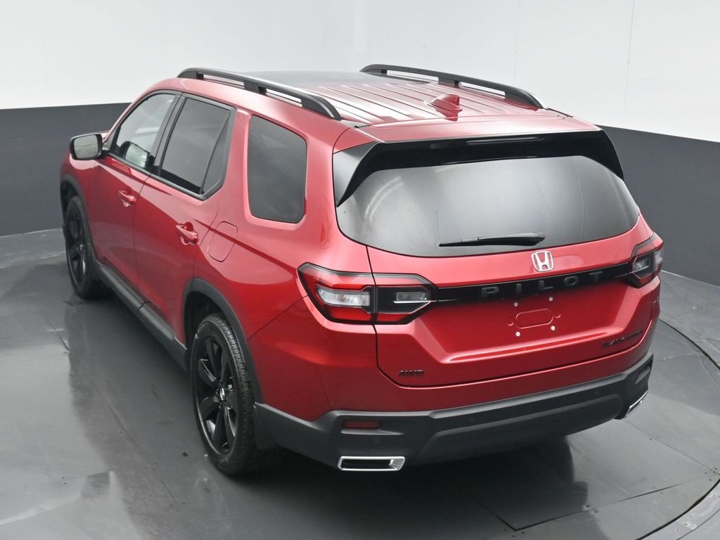 Certified 2025 Honda Pilot Black Edition image 18