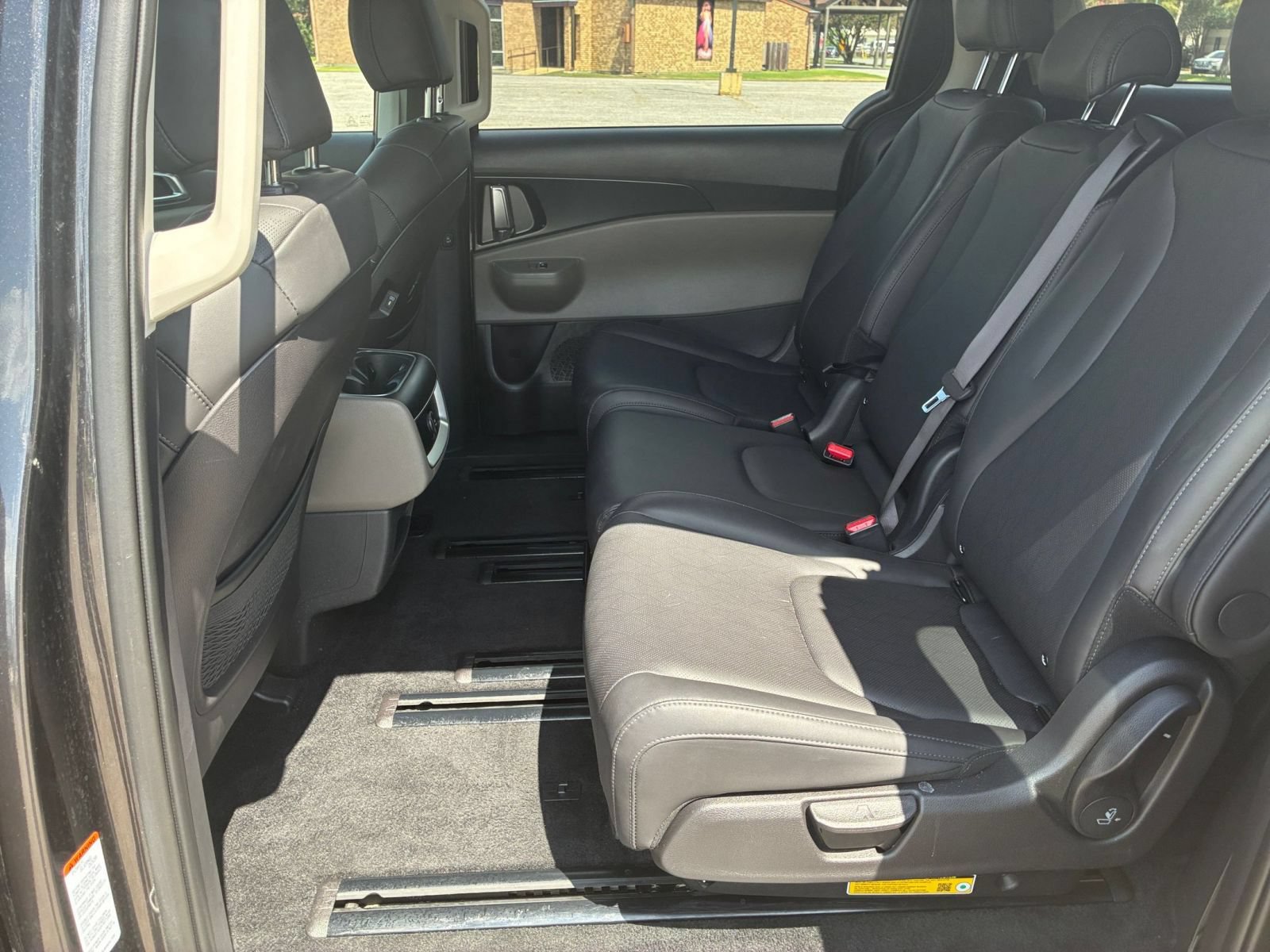 Used 2026 Kia Carnival FWD image 23