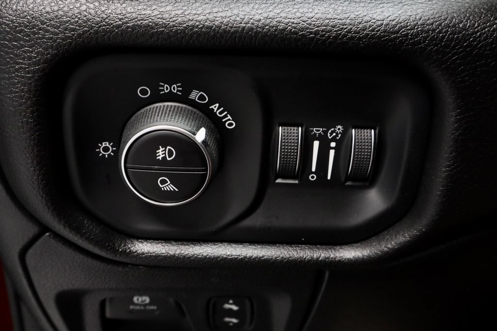 Used 2024 RAM 1500 Laramie AWD/4WD image 30