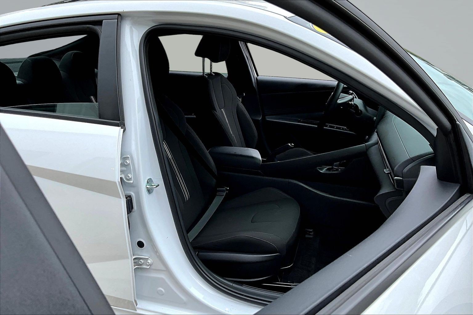 Used 2025 Hyundai Elantra Sport FWD image 25
