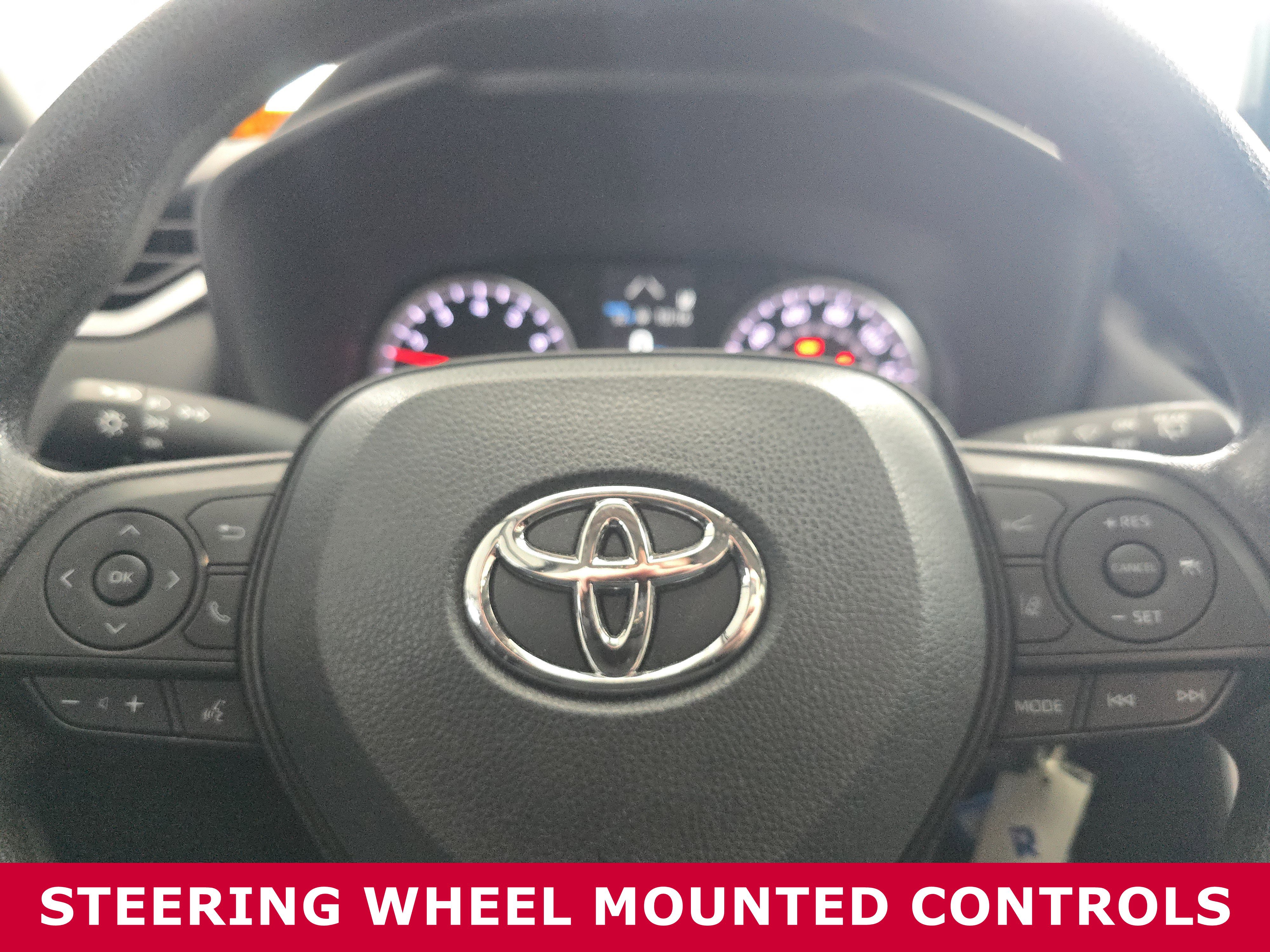 Used 2022 Toyota RAV4 LE image 16