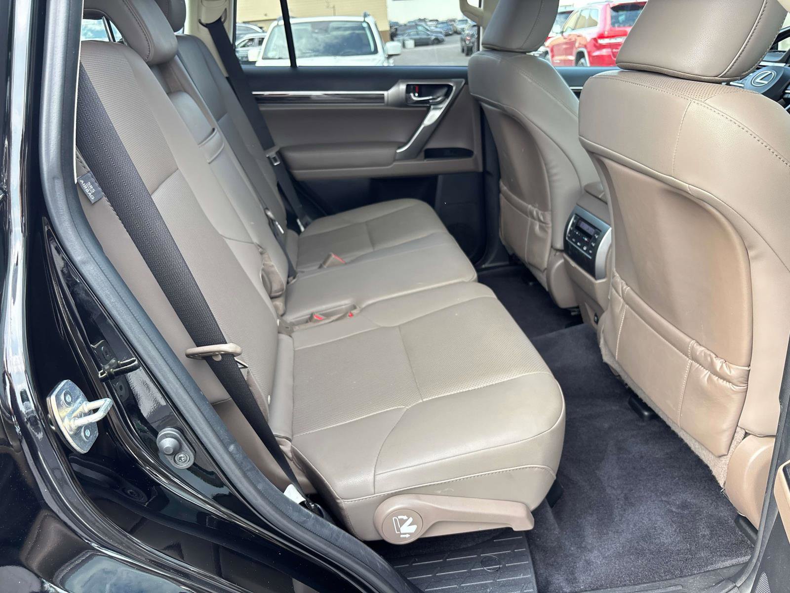 Used 2022 Lexus GX 460 Premium w/ Premium Package AWD/4WD image 13