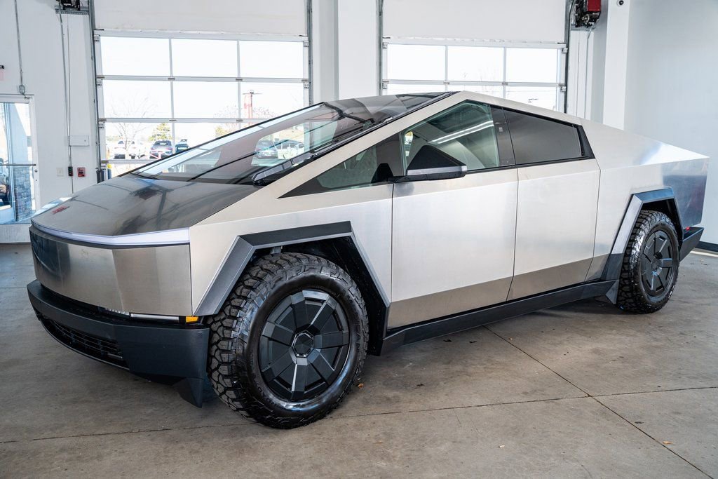 Used 2024 Tesla Cybertruck AWD Crew Cab image 11