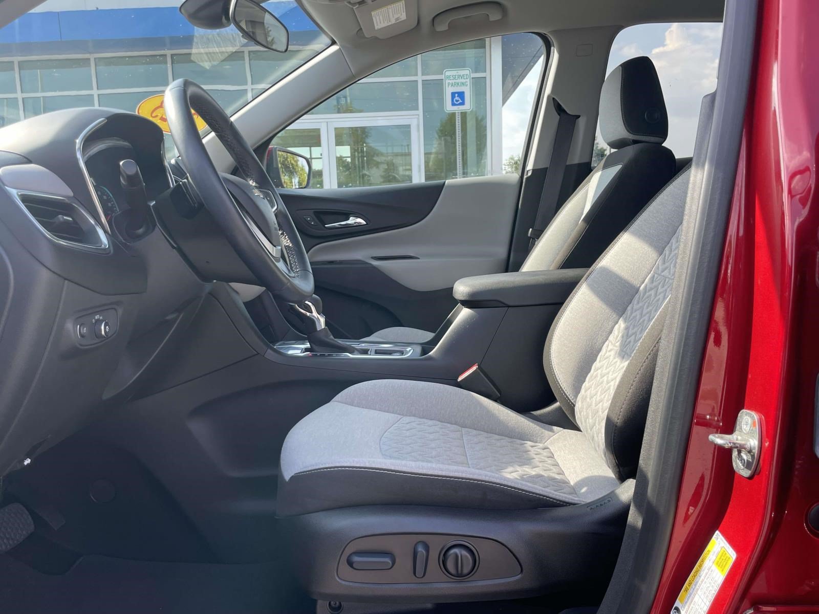 Used 2023 Chevrolet Equinox LT FWD image 15