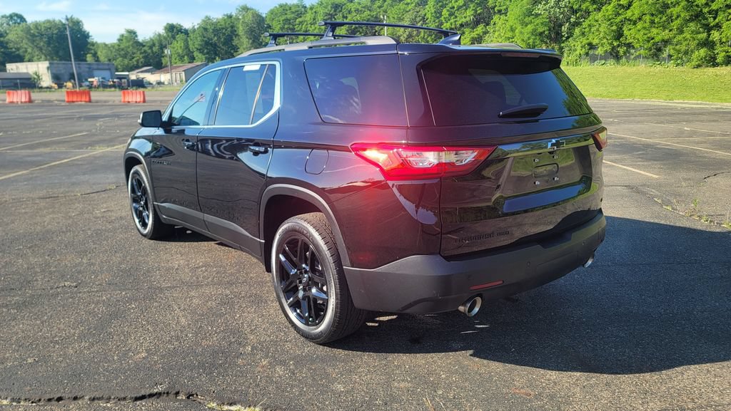 Used 2021 Chevrolet Traverse LT w/ LPO, Blackout Package AWD/4WD image 9