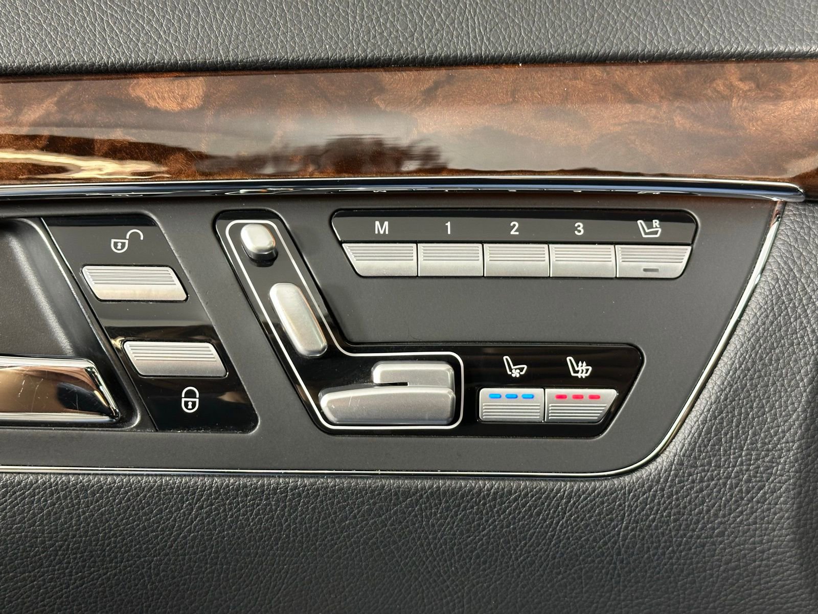 Used 2011 Mercedes-Benz S 550 4MATIC image 7