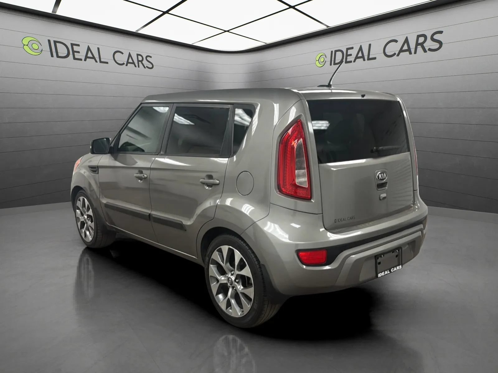 Used 2013 Kia Soul ! w/ Premium Pkg FWD image 7