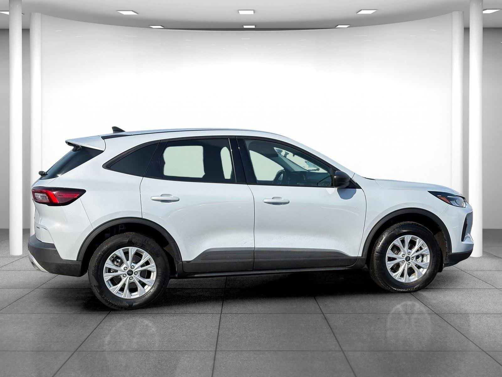 Used 2025 Ford Escape Active AWD/4WD image 8