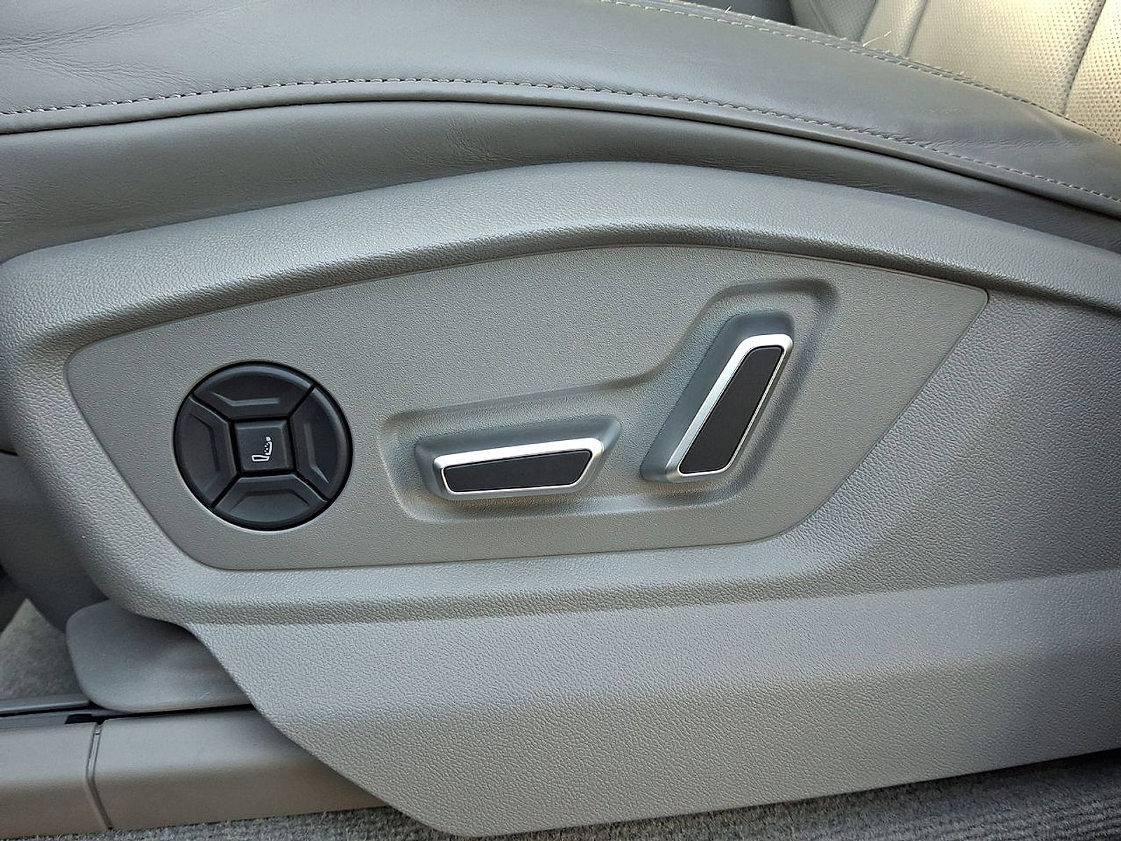 Used 2024 Audi Q7 3.0T Prestige image 18