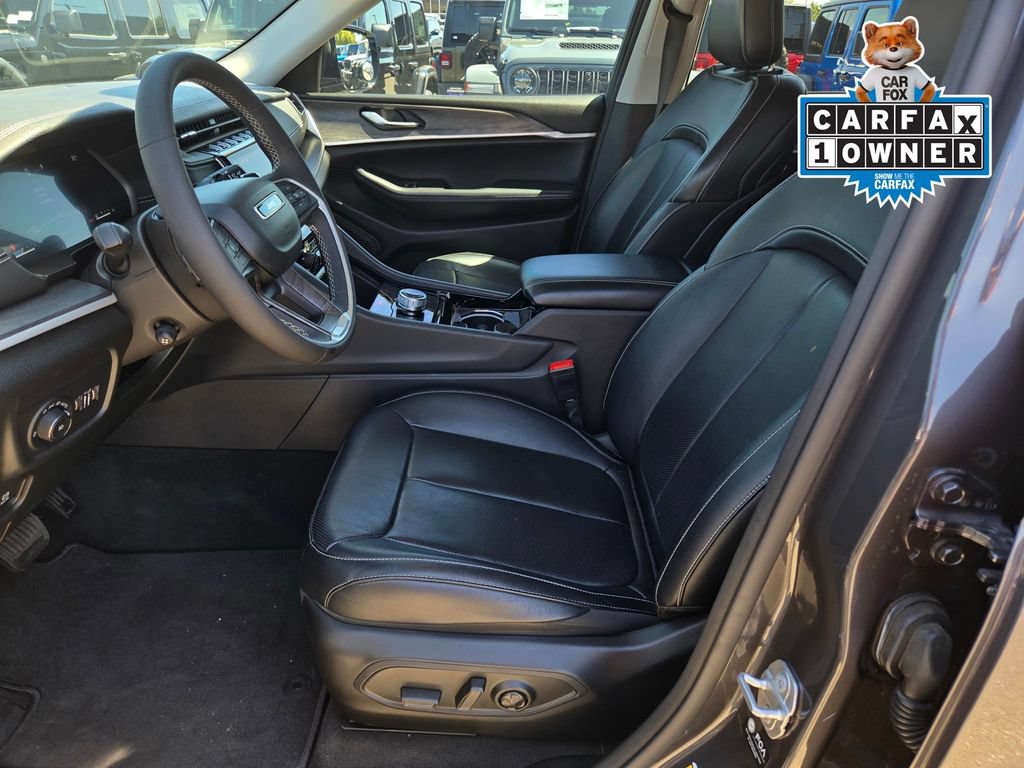 Used 2023 Jeep Grand Cherokee Limited w/ Luxury Tech Group II RWD image 13
