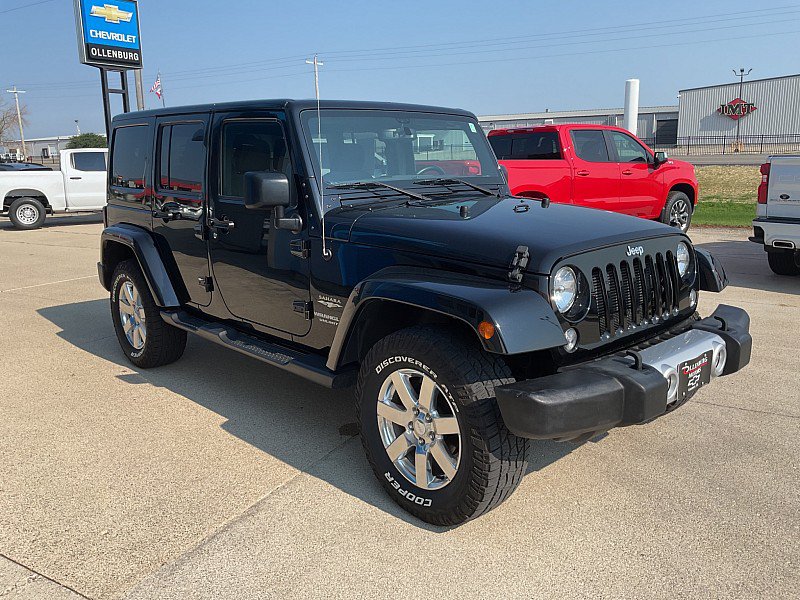 Used 2015 Jeep Wrangler Unlimited Sahara w/ Connectivity Group AWD/4WD image 4