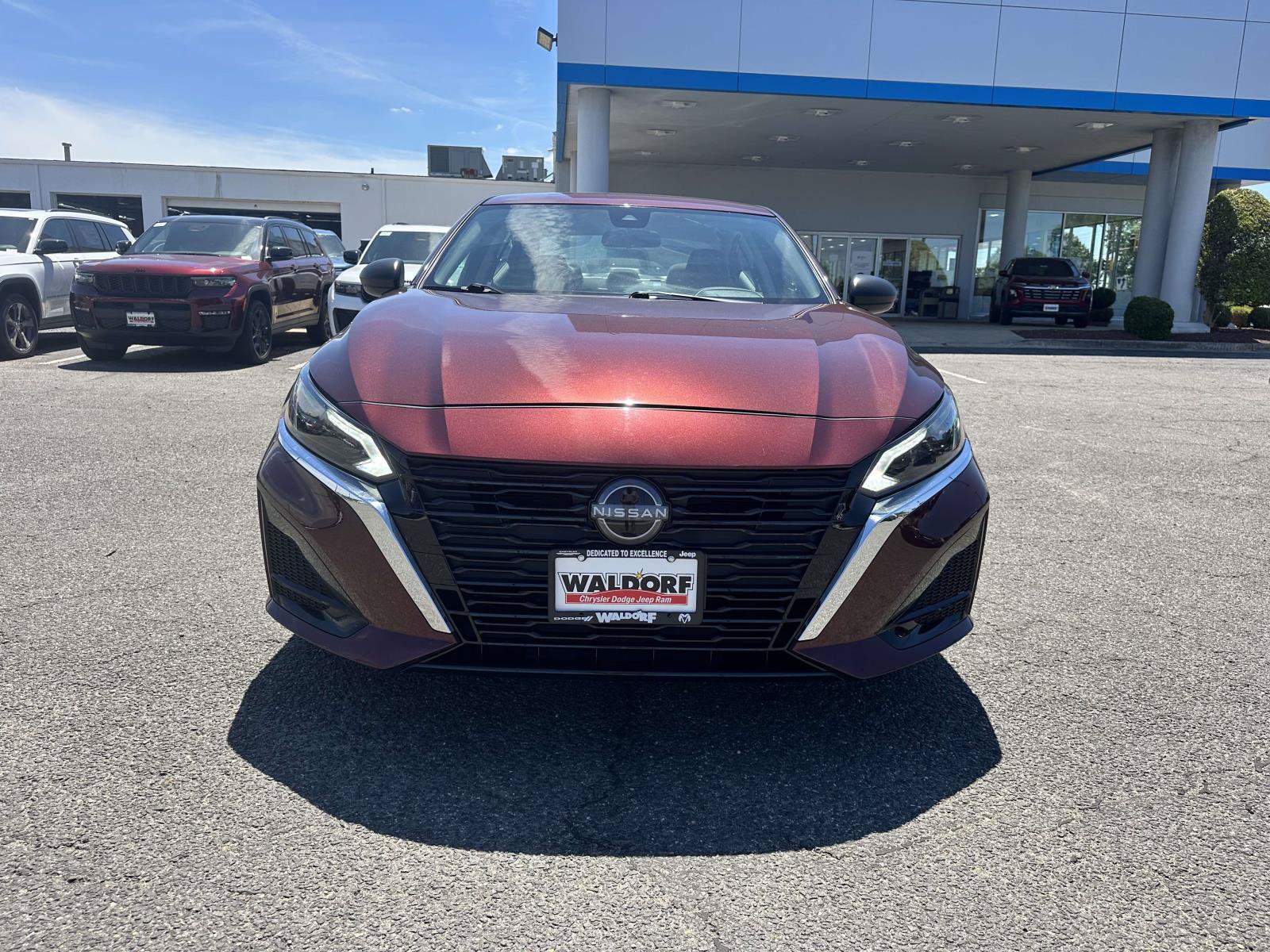 Used 2024 Nissan Altima 2.5 SV FWD image 2