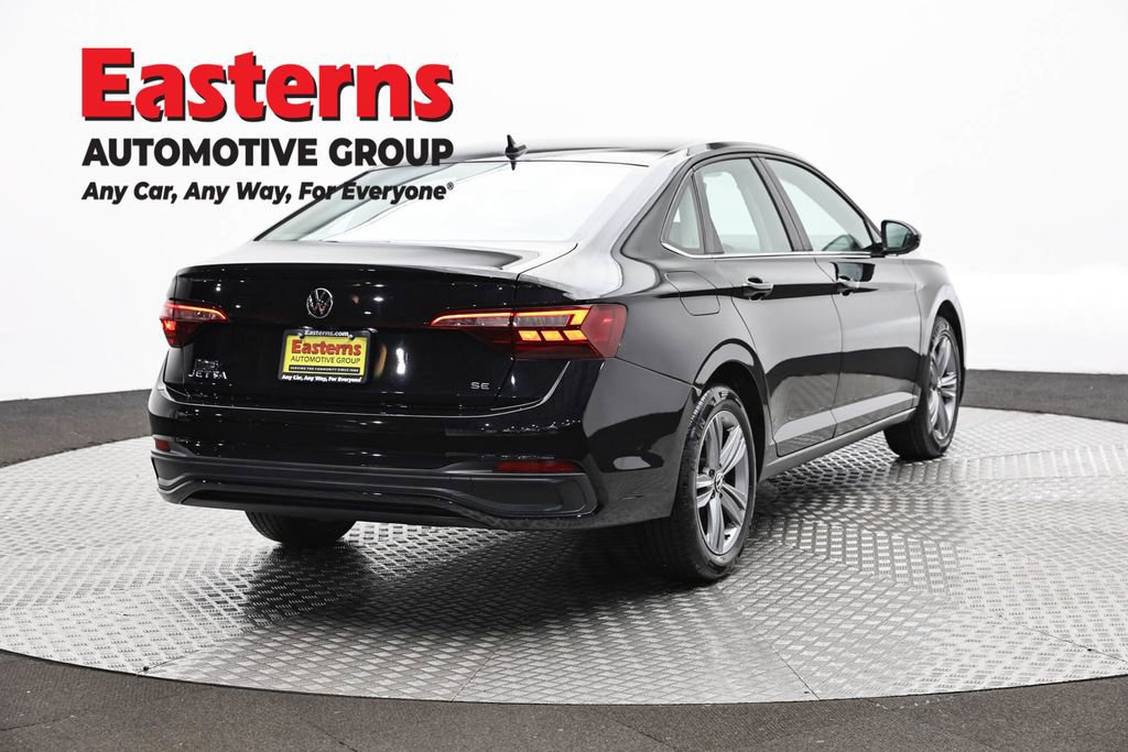Used 2024 Volkswagen Jetta SE image 4