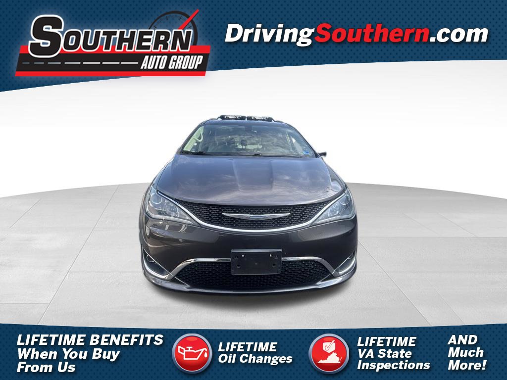 Used 2017 Chrysler Pacifica Limited w/ Tire & Wheel Group