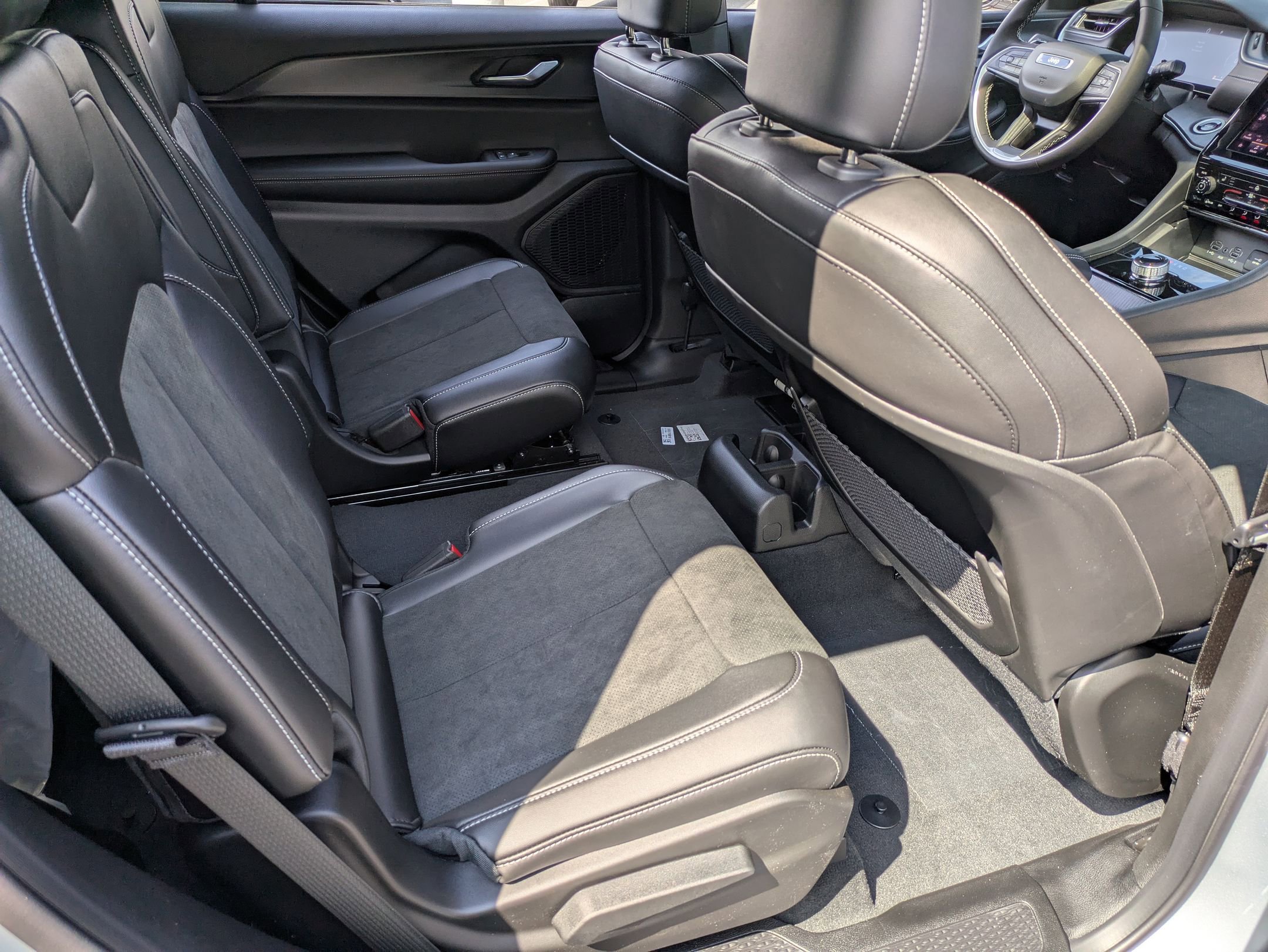 New 2025 Jeep Grand Cherokee L Altitude image 28