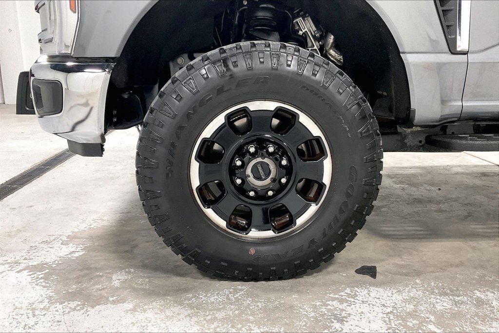 Used 2025 Ford F250 Lariat w/ Tremor Off-Road Package AWD/4WD image 10