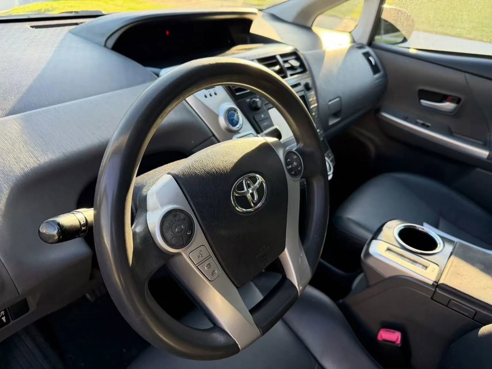 Used 2012 Toyota Prius V Five image 12