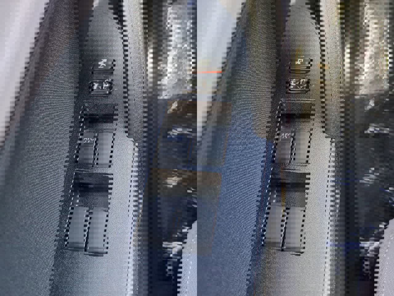 Used 2015 Toyota Corolla LE image 21