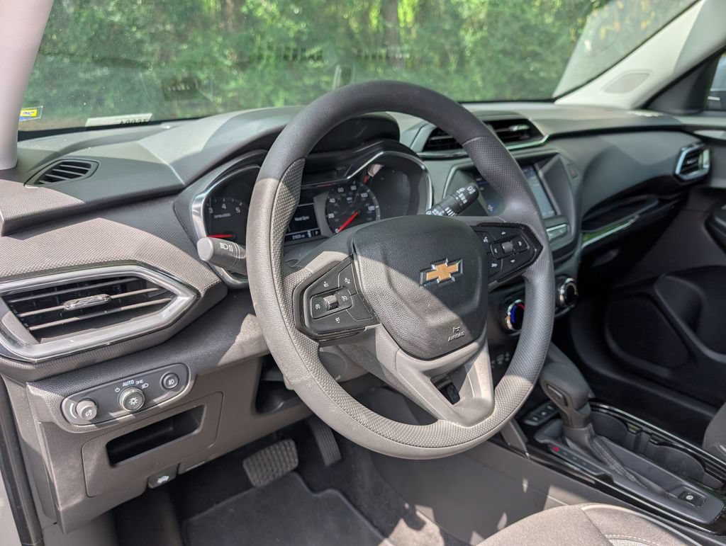 Used 2023 Chevrolet TrailBlazer LT FWD image 33