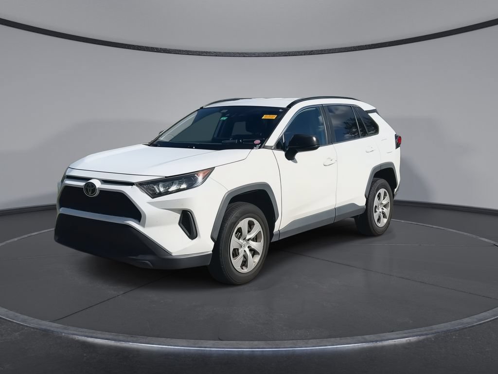 Used 2019 Toyota RAV4 LE FWD image 4