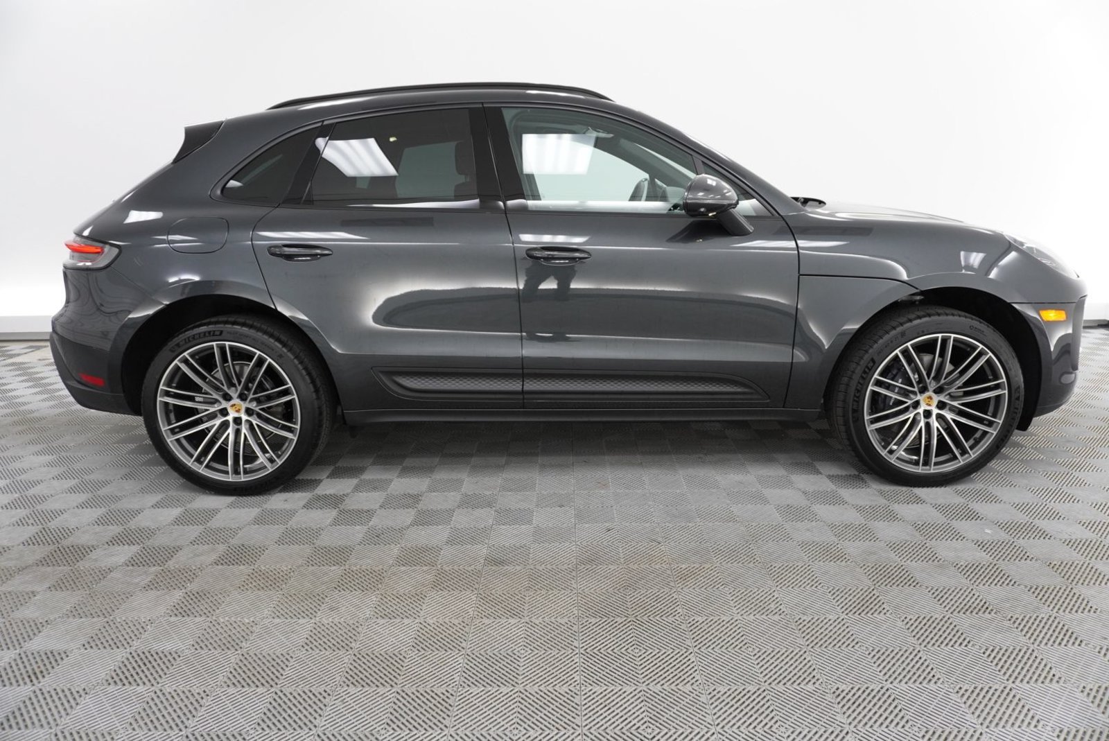 New 2026 Porsche Macan AWD/4WD image 8