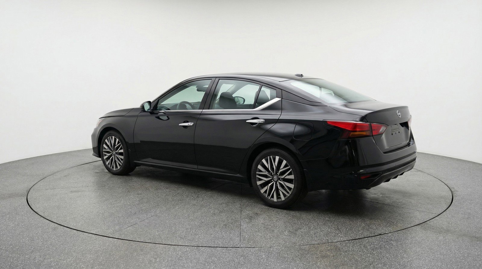 Used 2025 Nissan Altima 2.5 SV FWD image 6