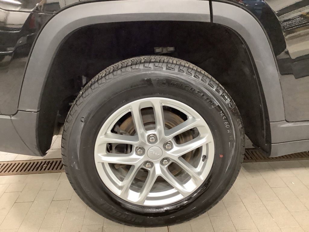 Used 2024 Jeep Grand Cherokee L Laredo image 10