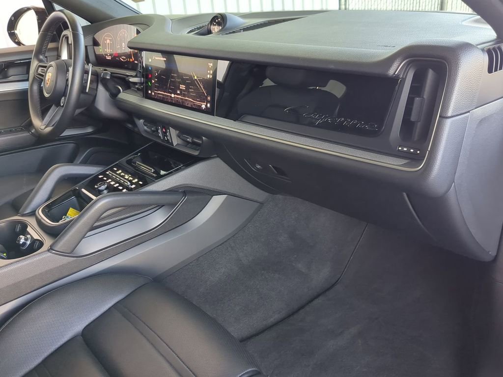 Used 2024 Porsche Cayenne Coupe image 21