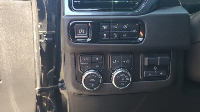 Used 2025 GMC Yukon AT4 Ultimate AWD/4WD image 12