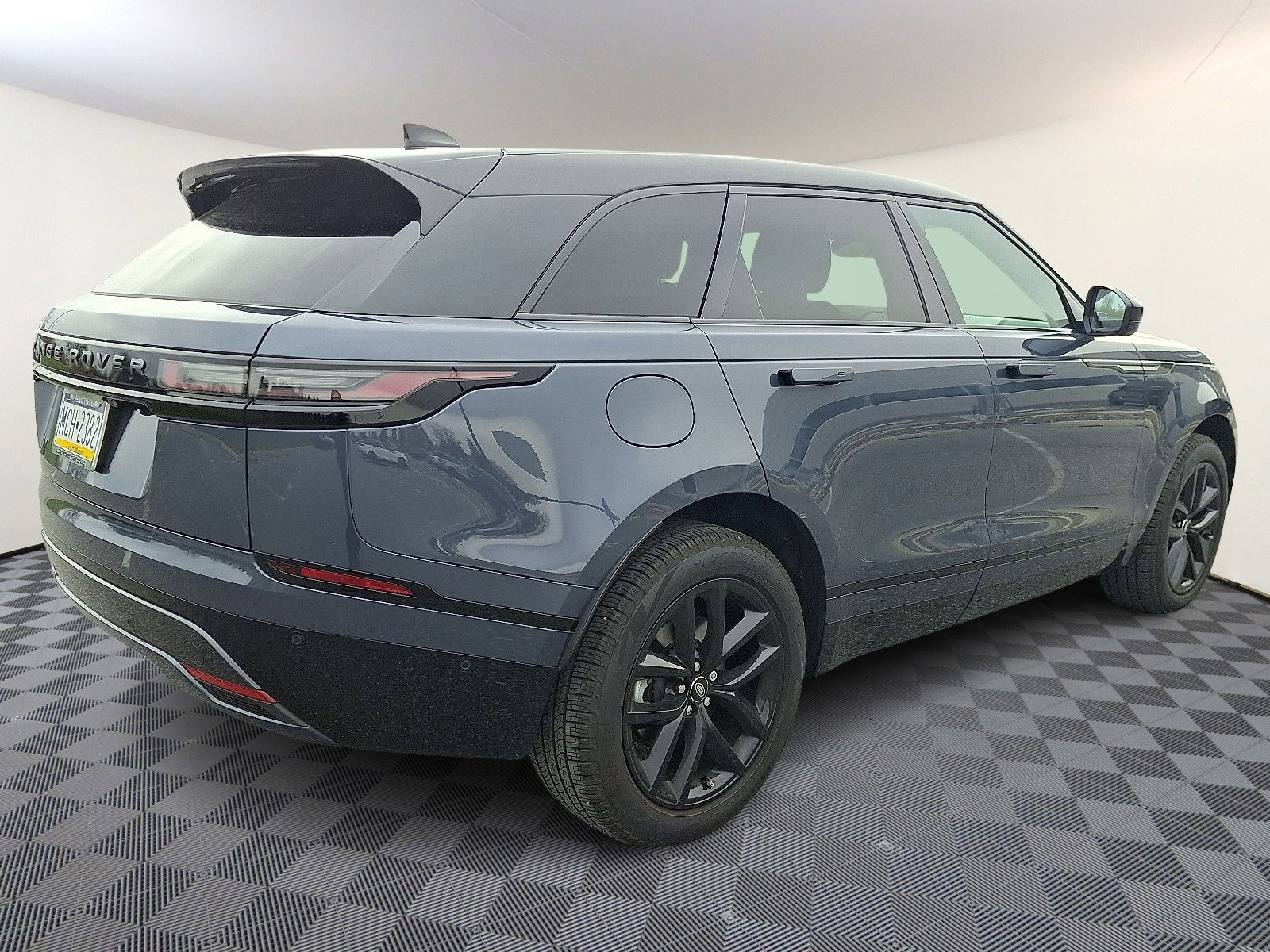 Used 2026 Land Rover Range Rover Velar Dynamic SE image 3