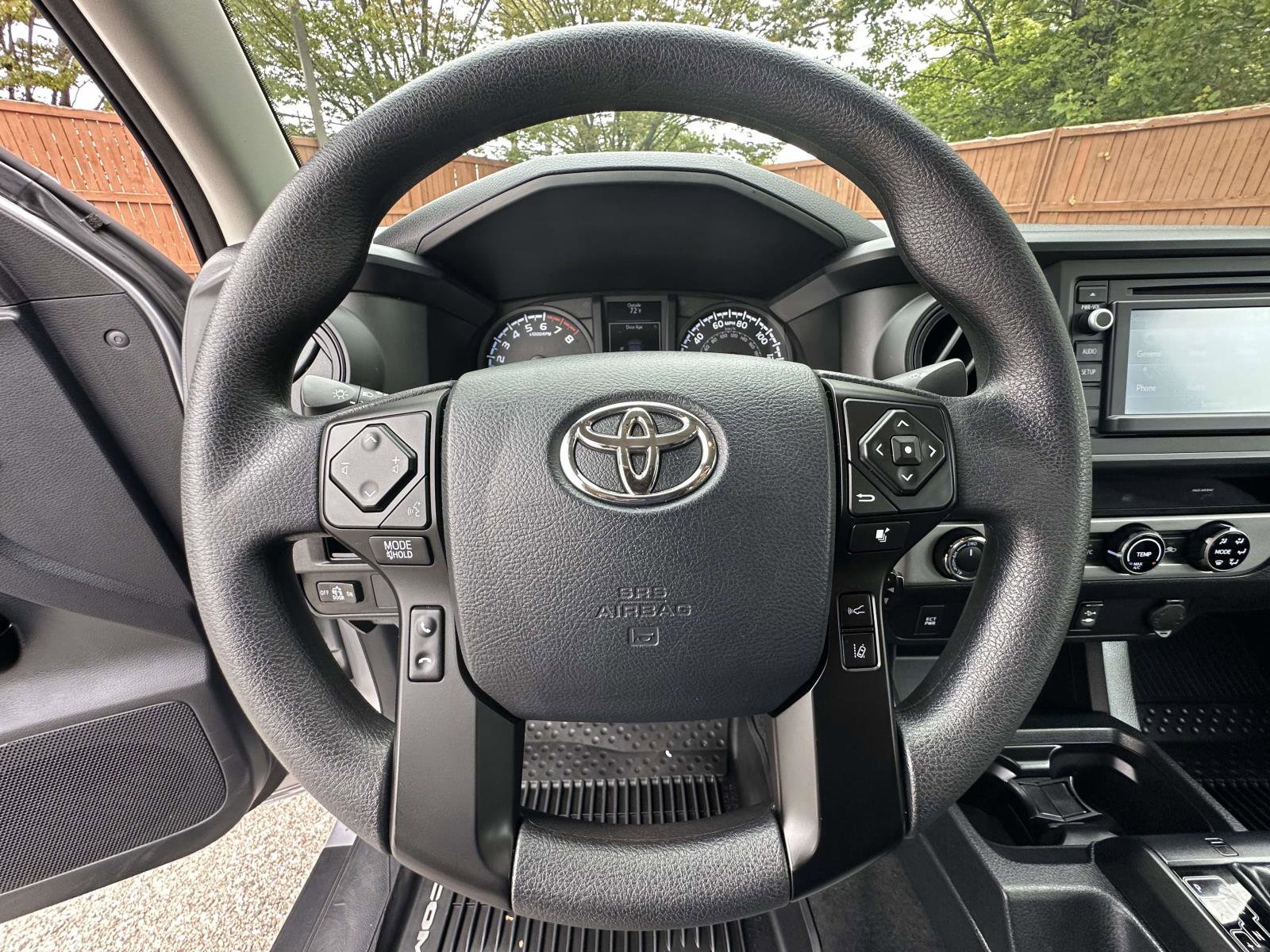 Used 2018 Toyota Tacoma SR image 9