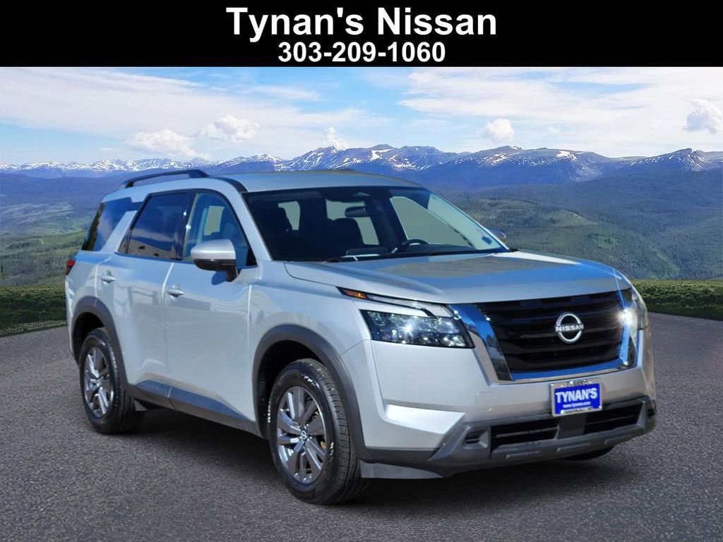 Used 2025 Nissan Pathfinder SV image 1