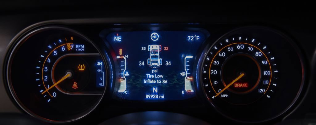 Used 2018 Jeep Wrangler Unlimited Sport S AWD/4WD image 13