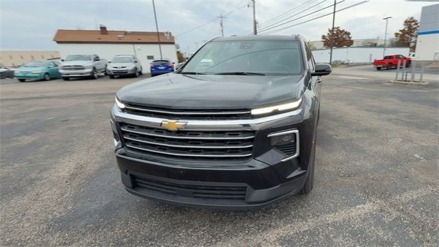 Used 2025 Chevrolet Traverse LT image 3