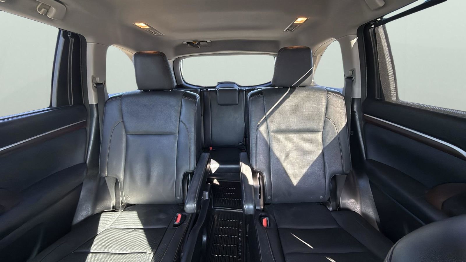 Used 2015 Toyota Highlander Limited image 26