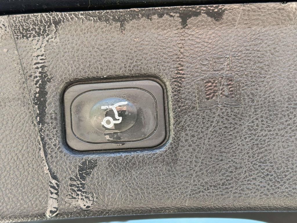 Used 2016 Ford Edge Titanium w/ Equipment Group 301A image 9